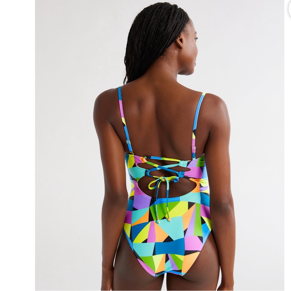 No Boundaries Juniors’ Cut-Out One-Piece Swimsuit - Picture 3 of 5